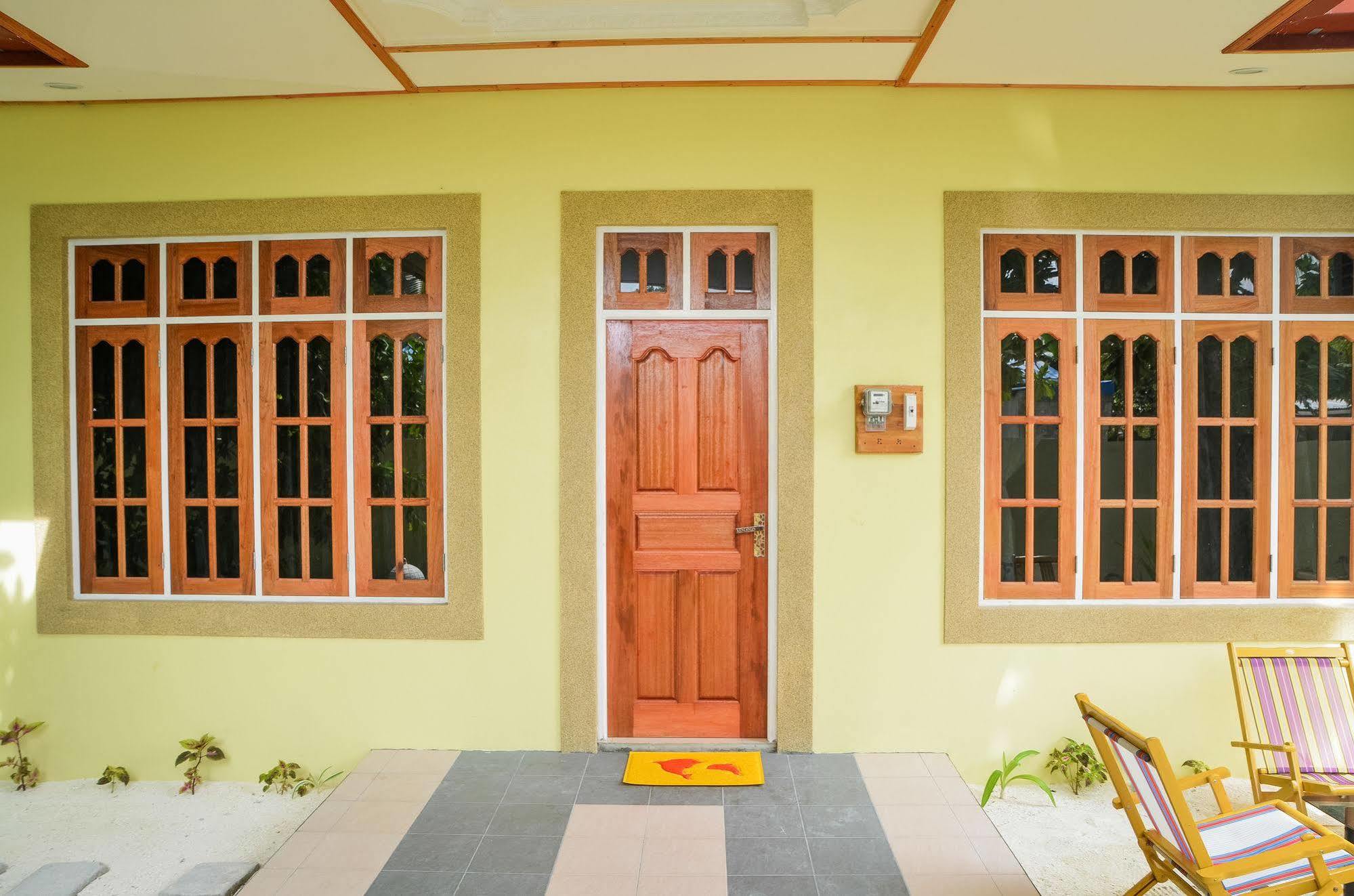 Whale Shark Inn Maamigili Island Exterior photo